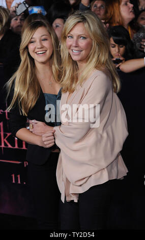 L'actrice Heather Locklear et sa fille Ava Locklear assister à la première de la fantaisie romantique motion photo 'La Saga Twilight : Breaking Dawn - Part 1', au Nokia Theater dans la section Hollywood de Los Angeles le 14 novembre 2011. UPI/Jim Ruymen Banque D'Images