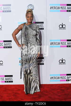 Singer Mary J. Blige arrive au 39ème American Music Awards au Nokia Theatre de Los Angeles le 20 novembre 2011. UPI/Jim Ruymen Banque D'Images