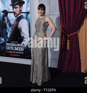 Daniel Gélin, un acteur dans la motion photo mystère thriller Sherlock Holmes : un jeu d'ombres", assiste à la première du film au Théâtre du Village dans la section de Westwood Los Angeles le 6 décembre 2011. UPI/Jim Ruymen Banque D'Images