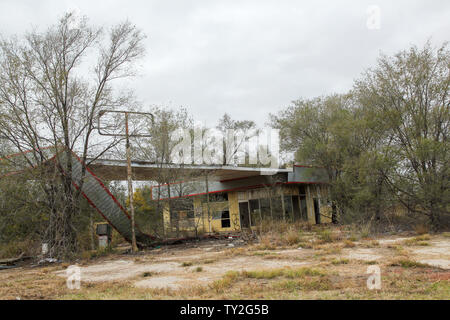 La station d'essence abandonnés le long de la route historique 66, Texas Banque D'Images