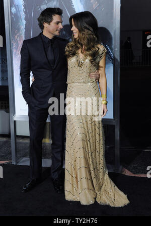 L'actrice britannique Kate Beckinsale, un acteur dans la motion photo fantasy horror 'Underworld Awakening' arrive avec son mari, directeur Len Wiseman pour la première du film au Grauman's Chinese Theatre dans la section Hollywood de Los Angeles le 19 janvier 2012. UPI/Jim Ruymen Banque D'Images