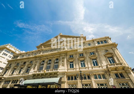 Théâtre Teatro Colon à Buenos Aires, Argentine, sur une journée ensoleillée Banque D'Images