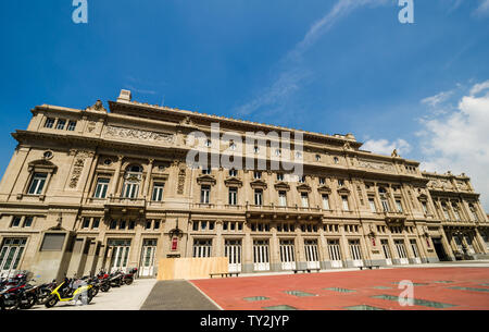 Théâtre Teatro Colon à Buenos Aires, Argentine, sur une journée ensoleillée Banque D'Images