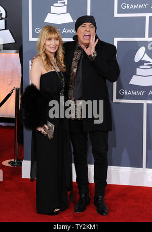 Musicien Steven Van Zandt et son épouse Maureen Van Zandt arrivent à la 54e cérémonie annuelle de remise des prix Grammy au Staples Center de Los Angeles le 12 février 2012. UPI/Jim Ruymen Banque D'Images