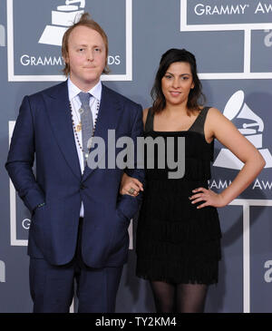 Musicien James McCartney et Jade Nazareth arrivent à la 54e cérémonie annuelle de remise des prix Grammy au Staples Center de Los Angeles le 12 février 2012, l'UPI/Jim Ruymen Banque D'Images