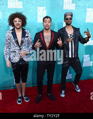 (L-R) Red Foo, musiciens Sky Blu et Goonrock de LMFAO arrivent à la MTV Movie Awards au Gibson Amphitheatre à Universal City, Californie, le 3 juin 2012. UPI/Jim Ruymen Banque D'Images