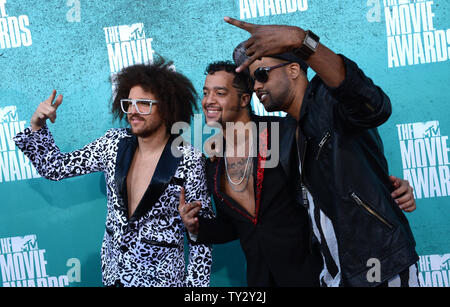 (L-R) Red Foo, musiciens Sky Blu et Goonrock de LMFAO arrivent à la MTV Movie Awards au Gibson Amphitheatre à Universal City, Californie, le 3 juin 2012. UPI/Jim Ruymen Banque D'Images