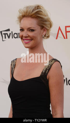 L'actrice Katherine Heigl arrive pour TV Land présente : Le JEAN DUTOURD Prix soulignant l'actrice Shirley MacLaine à Studios Sony à Culver City, Californie, le 7 juin 2012. UPI/Jim Ruymen Banque D'Images