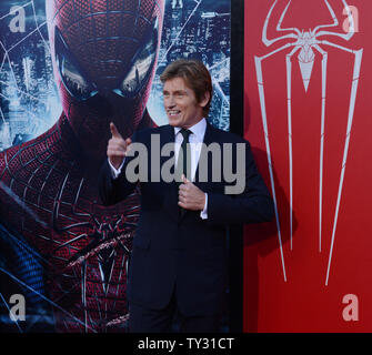 Comédien Denis Leary, un acteur dans la motion photo fantaisie 'The Amazing Spider-Man', assiste à la première du film au Regency Village Theatre dans la section de Westwood Los Angeles le 28 juin 2012. UPI/Jim Ruymen Banque D'Images
