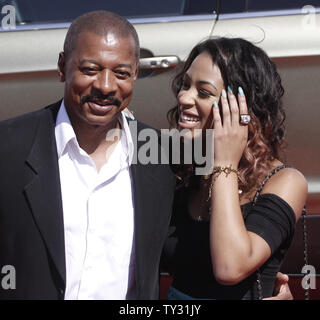 Acteur Robert Townsend (L) et client arrive pour le 12 BET Awards au Shrine Auditorium à Los Angeles le 1 juillet 2012. UPI/Jonathan Alcorn Banque D'Images