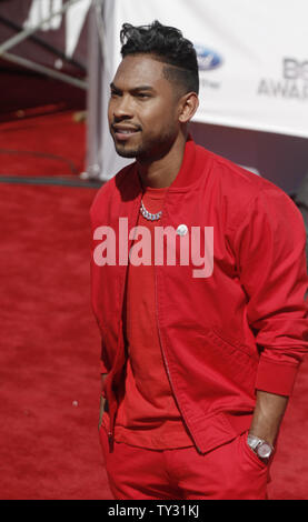 Singer Miguel arrive pour le 12 BET Awards au Shrine Auditorium à Los Angeles le 1 juillet 2012. UPI/Jonathan Alcorn Banque D'Images