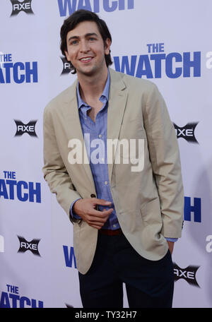 Nicholas Braun, un acteur dans la motion picture comédie de science-fiction "la montre", assiste à la première du film au Grauman's Chinese Theatre dans la section Hollywood de Los Angeles le 23 juillet 2012. UPI/Jim Ruymen Banque D'Images