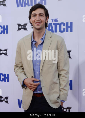 Nicholas Braun, un acteur dans la motion picture comédie de science-fiction "la montre", assiste à la première du film au Grauman's Chinese Theatre dans la section Hollywood de Los Angeles le 23 juillet 2012. UPI/Jim Ruymen Banque D'Images