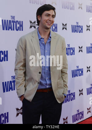 Nicholas Braun, un acteur dans la motion picture comédie de science-fiction "la montre", assiste à la première du film au Grauman's Chinese Theatre dans la section Hollywood de Los Angeles le 23 juillet 2012. UPI/Jim Ruymen Banque D'Images