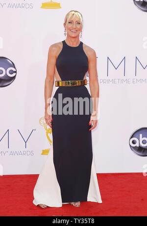 L'actrice Edie Falco arrive pour la la 64e Primetime Emmy Awards au Nokia Theatre de Los Angeles le 23 septembre 2012. UPI/Danny Moloshok Banque D'Images