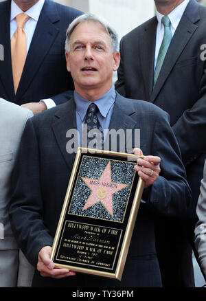 L'acteur Mark Harmon contient une réplique au cours d'une cérémonie de dévoilement de la plaque honorant lui avec la 2,482ème étoile sur le Hollywood Walk of Fame à Los Angeles le 1 octobre 2012. UPI/Jim Ruymen Banque D'Images