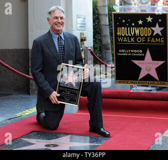 L'acteur Mark Harmon contient une réplique au cours d'une cérémonie de dévoilement de la plaque honorant lui avec la 2,482ème étoile sur le Hollywood Walk of Fame à Los Angeles le 1 octobre 2012. UPI/Jim Ruymen Banque D'Images