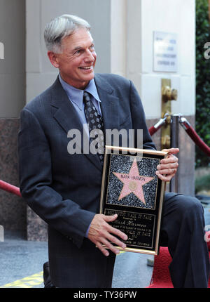 L'acteur Mark Harmon contient une réplique au cours d'une cérémonie de dévoilement de la plaque honorant lui avec la 2,482ème étoile sur le Hollywood Walk of Fame à Los Angeles le 1 octobre 2012. UPI/Jim Ruymen Banque D'Images