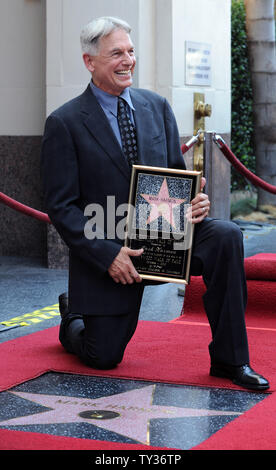 L'acteur Mark Harmon contient une réplique au cours d'une cérémonie de dévoilement de la plaque honorant lui avec la 2,482ème étoile sur le Hollywood Walk of Fame à Los Angeles le 1 octobre 2012. UPI/Jim Ruymen Banque D'Images