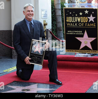 L'acteur Mark Harmon contient une réplique au cours d'une cérémonie de dévoilement de la plaque honorant lui avec la 2,482ème étoile sur le Hollywood Walk of Fame à Los Angeles le 1 octobre 2012. UPI/Jim Ruymen Banque D'Images