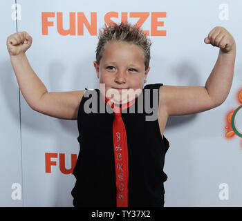 Jackson acteur Nicoll, un acteur dans la comédie du cinéma 'Fun size', assiste à la première du film au Paramount Studios à Los Angeles le 25 octobre 2012. UPI/Jim Ruymen Banque D'Images