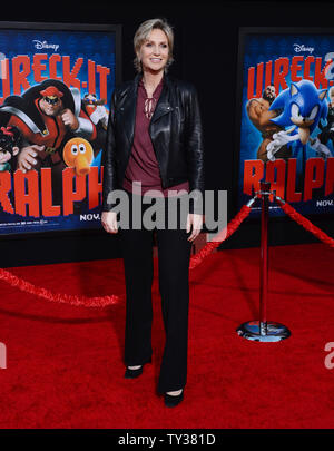 L'actrice Jane Lynch, la voix du sergent Calhoun dans le film comédie animée Wreck-It Ralph', 'assiste à la première du film au El Capitan Theatre dans la section Hollywood de Los Angeles le 29 octobre 2012. UPI/Jim Ruymen Banque D'Images