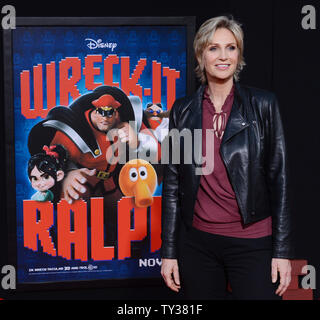 L'actrice Jane Lynch, la voix du sergent Calhoun dans le film comédie animée Wreck-It Ralph', 'assiste à la première du film au El Capitan Theatre dans la section Hollywood de Los Angeles le 29 octobre 2012. UPI/Jim Ruymen Banque D'Images