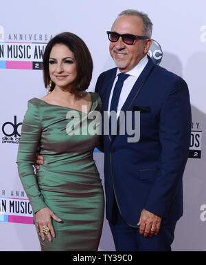 Gloria Estefan chanteur et musicien Emilio Estefan arrivent à la 40e édition annuelle des American Music Awards à Los Angeles le 18 novembre 2012. UPI/Jim Ruymen Banque D'Images