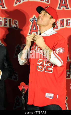 Le voltigeur des Angels de Los Angeles d'introduire, Josh Hamilton dans une conférence de presse à ESPN Zone à Downtown Disney à Anaheim, Californie le 15 décembre 2012. UPI/Lori Shepler. Banque D'Images