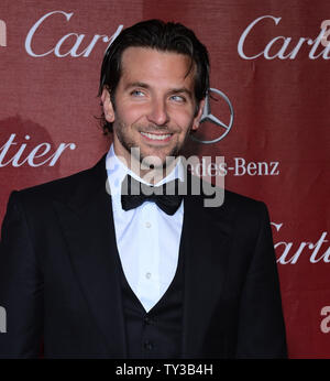 L'acteur Bradley Cooper arrive à la 24e édition du Festival International du Film de Palm Springs awards gala au Palm Springs Convention Center de Palm Springs, Californie le 5 janvier 2013. UPI/Jim Ruymen Banque D'Images