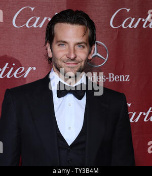 L'acteur Bradley Cooper arrive à la 24e édition du Festival International du Film de Palm Springs awards gala au Palm Springs Convention Center de Palm Springs, Californie le 5 janvier 2013. UPI/Jim Ruymen Banque D'Images