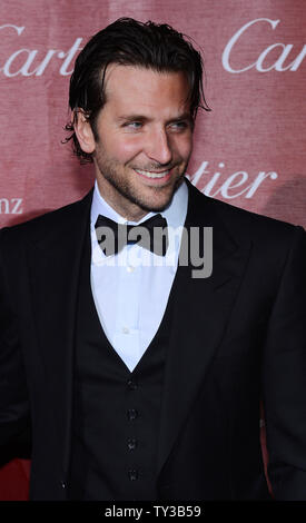 L'acteur Bradley Cooper arrive à la 24e édition du Festival International du Film de Palm Springs awards gala au Palm Springs Convention Center de Palm Springs, Californie le 5 janvier 2013. UPI/Jim Ruymen Banque D'Images