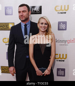 L'actrice Naomi Watts et son mari, l'acteur Liev Schreiber assister à la 18e conférence annuelle de Critics' Choice Movie Awards tenue au Barker Hangar à Santa Monica, Californie le 10 janvier 2013. UPI/Jim Ruymen Banque D'Images