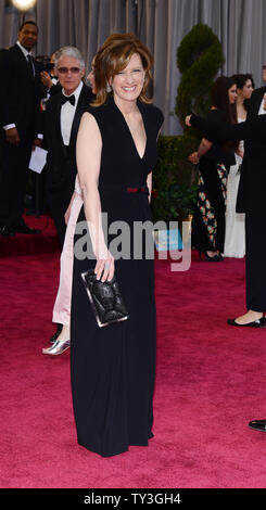 Le co-président de Disney Media Networks et président du Disney-ABC Television Group Anne Sweeney arrive sur le tapis rouge lors de la 85e soirée des Oscars à Hollywood et les Highlands Center dans la section Hollywood de Los Angeles le 24 février 2013. UPI/Jim Ruymen Banque D'Images