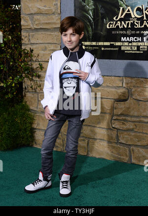 Acteur Mason Cook assiste à la première de the motion picture fantasy 'Jack the Giant Slayer'', au Théâtre chinois de Grauman dans la section Hollywood de Los Angeles le 26 février 2013. UPI/Jim Ruymen Banque D'Images