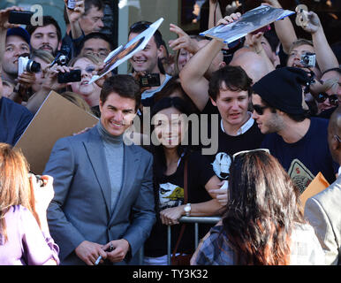 Tom Cruise assiste à la première de la science-fiction thriller 'Oblivion' au Kodak Theater dans la section Hollywood de Los Angeles le 10 avril 2013. UPI/Jim Ruymen Banque D'Images