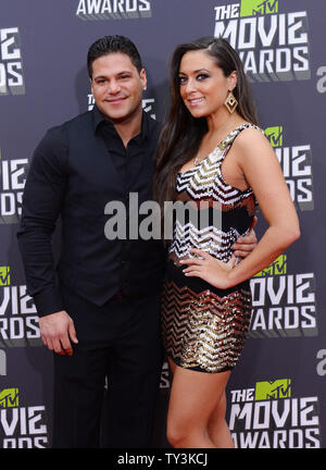 Des personnalités de la télévision Ronnie Ortiz-Magro et Sammi Giancola arrivent pour les MTV Movie Awards sur Sony Photo Studios à Culver City, Californie le 14 avril 2013. UPI/Jim Ruymen Banque D'Images