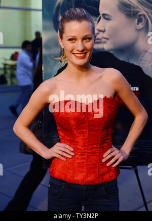 L'actrice Ashley Hinshaw assiste à la première de the motion picture horreur/thriller 'Black Rock', à l'ArcLilght Theatre dans la section Hollywood de Los Angeles le 8 mai 2013. UPI/Jim Ruymen Banque D'Images