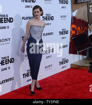 L'actrice anglaise Emma Watson, un acteur dans la comédie du cinéma 'c'est la fin", assiste à la première du film au Regency Village Theatre dans la section de Westwood Los Angeles le 3 juin 2013. UPI/Jim Ruymen Banque D'Images