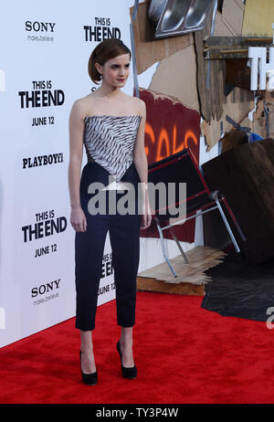 L'actrice anglaise Emma Watson, un acteur dans la comédie du cinéma 'c'est la fin", assiste à la première du film au Regency Village Theatre dans la section de Westwood Los Angeles le 3 juin 2013. UPI/Jim Ruymen Banque D'Images