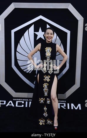 L'actrice japonaise Rinko Kikuchi, un acteur dans le film de science-fiction 'Pacific Rim', assiste à la première du film au Théâtre Dolby dans la section Hollywood de Los Angeles le 9 juillet 2013. UPI/Jim Ruymen Banque D'Images