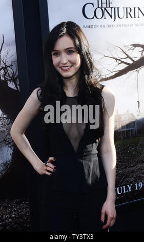 L'actrice Hayley McFarland assiste à la première de 'l'illusionnisme' au Cinerama Dome à Los Angeles le 15 juillet 2013. Basé sur une histoire vraie, le film raconte des enquêteurs paranormaux Ed et Lorraine Warren et la façon dont ils ont été appelés à aider une famille terrorisée à une ferme isolée. UPI/Jim Ruymen Banque D'Images