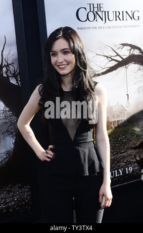 L'actrice Hayley McFarland assiste à la première de 'l'illusionnisme' au Cinerama Dome à Los Angeles le 15 juillet 2013. Basé sur une histoire vraie, le film raconte des enquêteurs paranormaux Ed et Lorraine Warren et la façon dont ils ont été appelés à aider une famille terrorisée à une ferme isolée. UPI/Jim Ruymen Banque D'Images