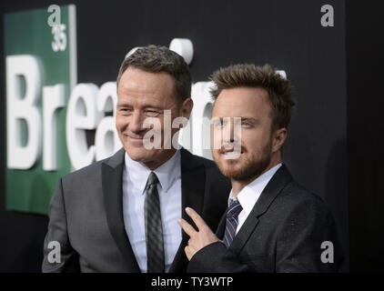 Bryan Cranston et acteurs Aaron Paul assister à une première projection du dernier épisodes de la série "Breaking Bad", tenue au Sony Studio lot dans la section Culver City de Los Angeles le 24 juillet 2013. UPI/Phil McCarten Banque D'Images