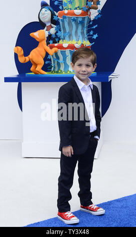 Jacob acteur Tremblay assiste à la première mondiale de la motion picture comédie animée 'Les Schtroumpfs 2' au Regency Village Theatre dans la section de Westwood Los Angeles le 28 juillet 2013. Les Schtroumpfs unissent leurs forces avec leurs amis humains pour sauver la Schtroumpfette qui a été enlevé. UPI/Jim Ruymen Banque D'Images