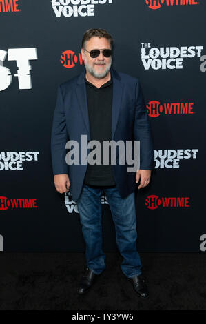 New York, NY - 24 juin 2019 : Russell Crowe s'occupe du réseau Showtime première de la voix la plus forte à Paris Theatre Banque D'Images