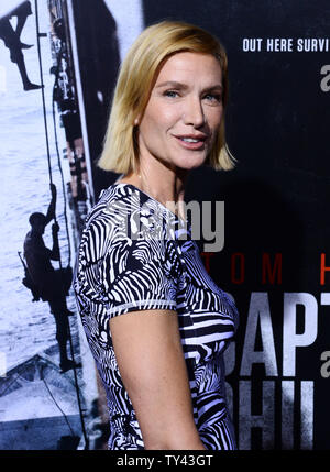 L'actrice Kelly Lynch assiste à la première de The biographical motion picture thriller "Capitaine Phillips' à l'Academy of Motion Picture Arts & Sciences à Beverly Hills, Californie le 30 septembre 2013. Le film est l'histoire vraie du capitaine Richard Phillips et le MV battant pavillon américain Maersk Alabama's 2009 détournement par les pirates somaliens. L'Alabama est le premier cargo américain d'être détournée dans deux cents ans. UPI/Jim Ruymen Banque D'Images