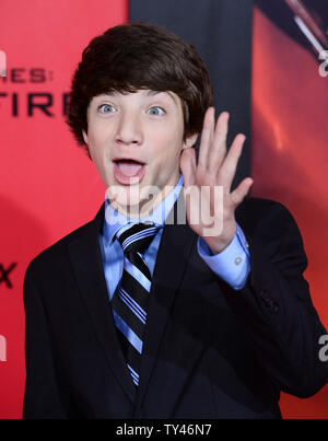 Acteur Jake courte assiste à la première mondiale de la motion picture 'The Hunger Games : Catching Fire' lors de la Nokia Theatre LA Vivre à Los Angeles le 18 novembre 2013. Après avoir remporté le 74e congrès annuel de la faim Jeux, Katniss Everdeen doit quitter sa famille et ses amis proches de se lancer dans une 'Tour' de Victor les districts. UPI/Jim Ruymen Banque D'Images