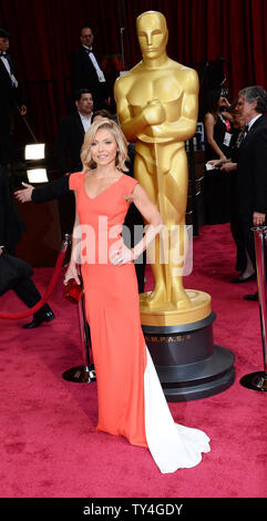 Personnalité de la télévision Kelly Ripa arrive sur le tapis rouge à la 86e Academy Awards au Hollywood and Highland Center dans la section Hollywood de Los Angeles le 2 mars 2014. UPI/Jim Ruymen Banque D'Images