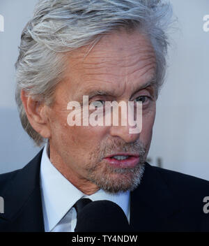 L'acteur Michael Douglas participe à l'American Film Institute Life Achievement Award gala au Théâtre Dolby dans la section Hollywood de Los Angeles le 5 juin 2014. L'actrice Jane Fonda a été honoré avec la 42e AFI Life Achievement Award lors d'un hommage suivi par une vague de célébrités dont Meryl Streep, Felicity Huffman, Melanie Griffith, Sally Field et Eva Longoria. UPI/Jim Ruymen Banque D'Images